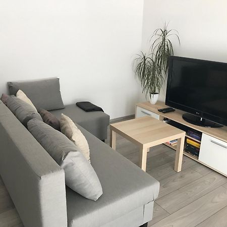 Prijemny Apartman Krovi V Rodinnem Domku Se Sdilenym Bazenem, Terasou A Zahradou エクステリア 写真